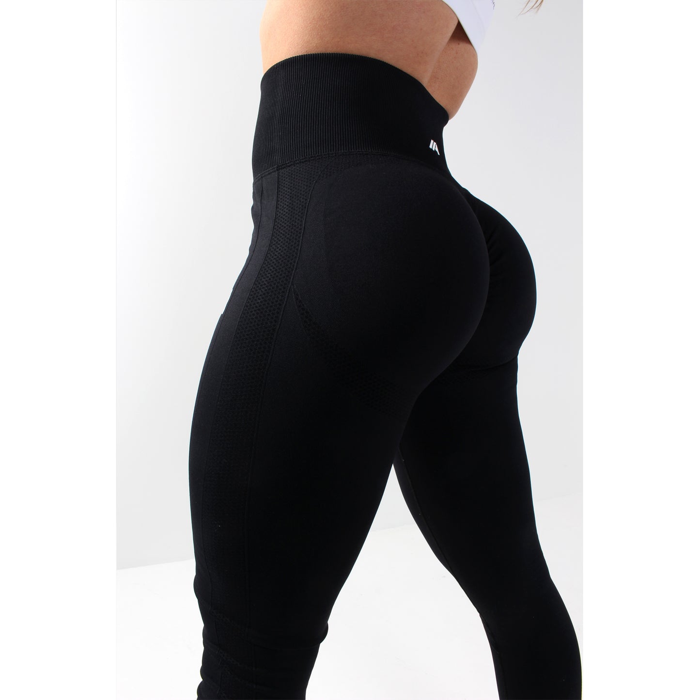 Sculpt Seamless Series – Black Leggings - 2 Addictive